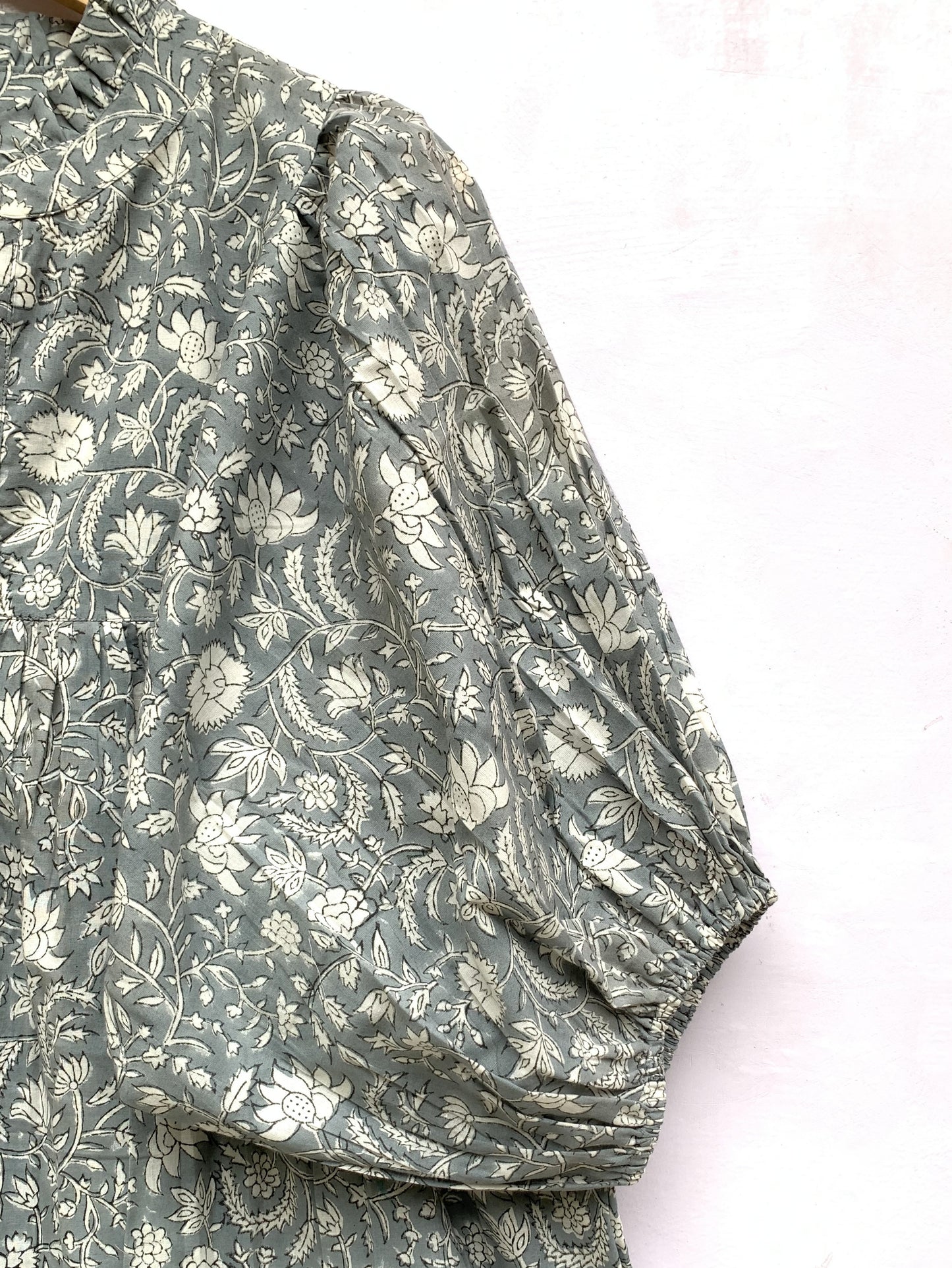 gray and white floral print cotton mini dress with belt